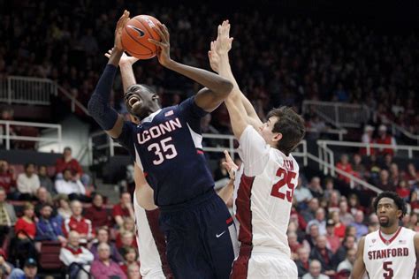uconn vs ucf predictions.